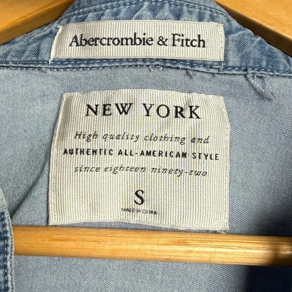 Abercrombie & Fitch Lace Up V-Neck Chambray Denim Long Sleeve Shirt Womens Small - Picture 11 of 12